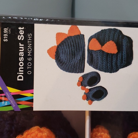 Crocheted 0-6 months Dinosaur Set NWT - Picture 2 of 4